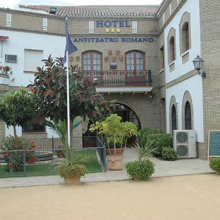 Hotel Anfiteatro Romano Сантипонсе Екстериор снимка
